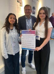 Pausenhof: Überdachungen und Sitzplätze